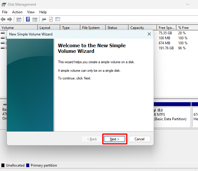 Cửa sổ New Simple Volume Wizard mở ra, bạn nhấn Next
